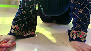 Egyptian Big Ass & Big Tits Hot Muslim Stepmom Stuck Under Bed & Gets Anal Fuck From Stepson