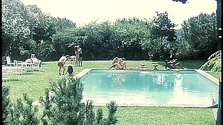 They Celebrate the Birthday of a Friend with a Great Orgy by the Pool