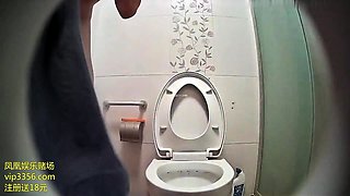 Cute amateur brunette naughty in solo jerking show on camera