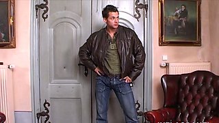 Glamour blondie jumps a hard pecker for sperm