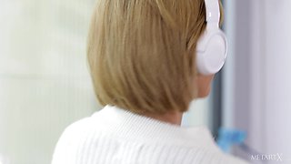 Blu Chanelle Mesmerizes in Solo Blonde Passion Heat