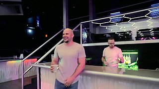 Bald stud relaxes in nightclub with two college sluts
