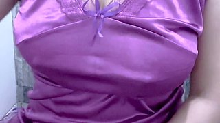 Nadalyne Squirt in the Toilet with Vibrating Device Until She Squirt