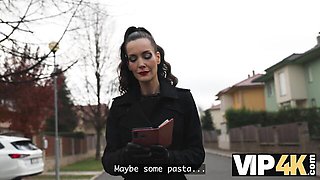 Easy-on-the-eyes beauty - milf movie - VIP 4K