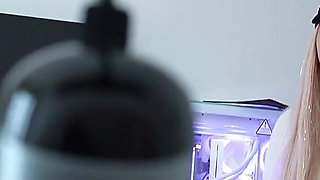 Fucked the Hot Courier Girl and Took the Package for Free