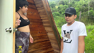 I arrive on vacation at a campsite in the middle of the mountains and I see that there is a girl with a good neighbor's ass and I end up putting my penis in her.