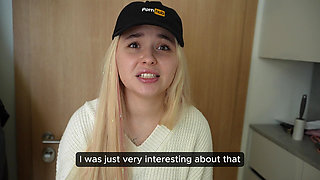 Fucked the Hot Courier Girl and Took the Package for Free