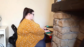 The fattest girl at work struggles