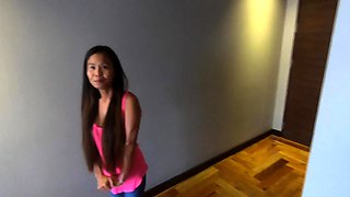 Tattooed Pinay Serves Big Dick With High Price