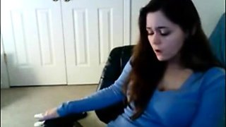 Brunette babe fingers herself on webcam