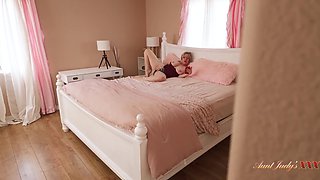 Dee Williams' Blonde MILF Passion Explodes in Spy Heat