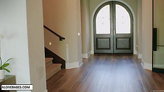 Lolly Dames enjoys hot cunnilingus