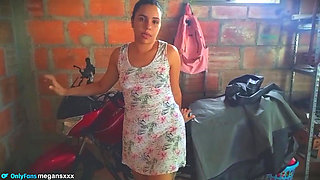 Mechanic comes to see my motorcycle and measures my oil