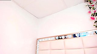 Big boob brunette masturbates on webcam