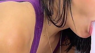 Big-ass Colombian Masturbates Alone and Cums Uncontrollably