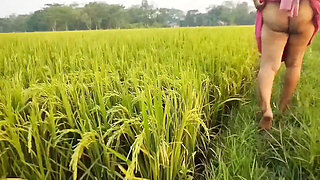 Your Nomita Boudi Outdoor Pee and I Inserted My Finger Into Her Pussy and Fingered Her.