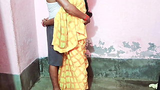 Desi wife hardsex with her boyfriend in hotel in yellow saree