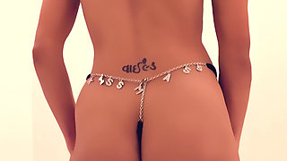 Wyld Yasmin Demands You to Kiss Her Ass