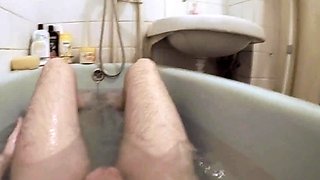 Girl Joins Me in the Bath and Ends with a Squirting Climax