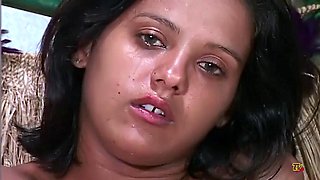 Hot rabuda mulatto moaning and cumming giving the pussy and the cusinho