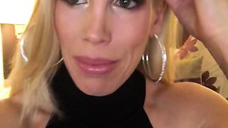 Big boob brunette masturbates on webcam