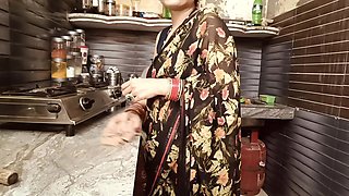 Tanya Bhabhi's Kitchen Me Romantic Chudai with Devar, in Clear Hindi Voice