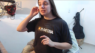 Blonde Big Ass Dancing in the Room on Live