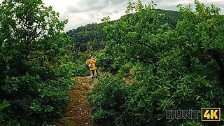 Hunt4k. faced a nude stranger with lovely boobs in the forest