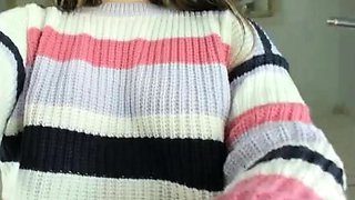 Hot amateur teen girl toying pussy in bed on webcam