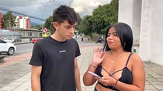 UberSex in Bucaramanga - Real couple on first date fucking in the car is recorded by the driver