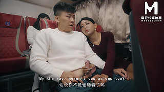 ModelMedia Asia - Repressing sounds while savoring the thrill of secret sex on the bus