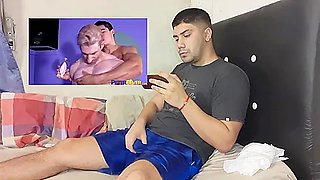 Latino Reacciona A Un Video Porno Y Termina Exitado