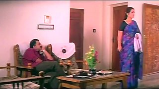 Indian hot MILF in erotic video