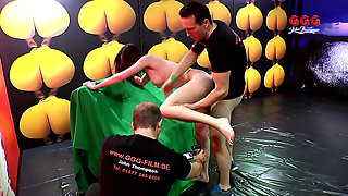 Ggg - Fill Me up Now! - Brunette in Lingerie Gets Creampie on Green Couch