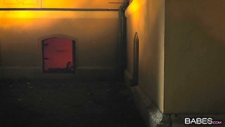 Sex story with hot babe Victoria Summers