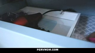 Hot cougar rides stepsons Big Cock