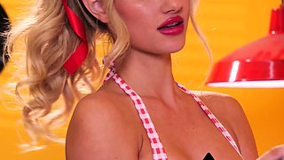 Teen waitress posing naked after hours