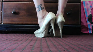 Standing shoeplay dipping