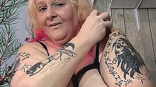 On a Leave She Gets Fucks N Quieves Pussy Cum Sneeze