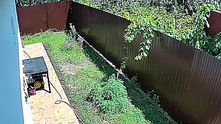 Der vollbusige Teenager erwischte BFs Schwanz im Freien!