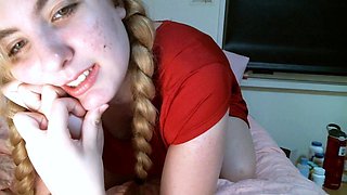 Webcam blonde Freundlich fucks a sex toy
