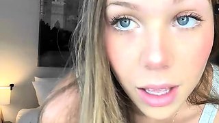 Bunny Blair testa seus micro biquinis favoritos em ensaio