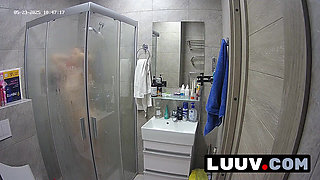 LUUV. Kareflore and Abbadon film their real amateur, homemade bathroom routine, showing maximum real life openness