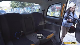 Fake cab wondrous film student makes her highly own fucktape with a taxi driver