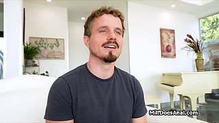 Bootie banging buxom mom Yogi