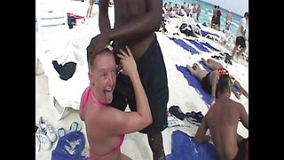 Calli Cox and Friends Are The Queens of Spring Break