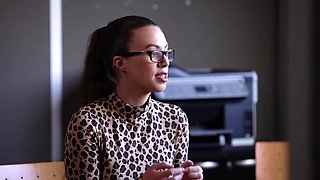 Julia loves to be watched... - Jacquie et Michel TV