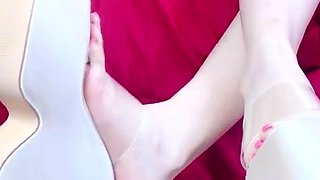 Amateur Foot Fetish Girlfriend Sucks and gives a Footjob