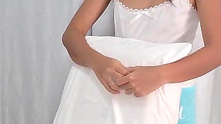 Step-niece Sneaks Into Step-stepfather's Bed