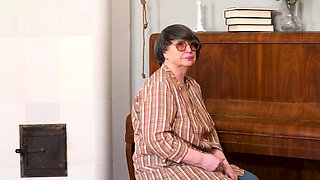 [Mature.nl] - Sharon Amore is a horny grandma who gets